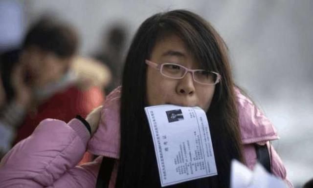 女生本科毕业! 考研好, 还是考公务员更好?