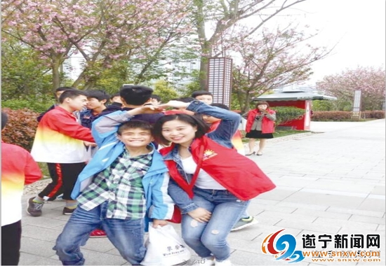 遂宁11名志愿者陪伴特校孩子春游