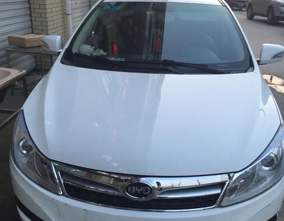 用生活中一常见物,车子立刻亮白如新