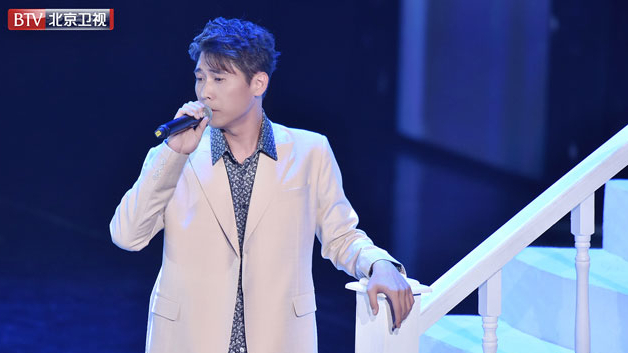 李乃文舞台演唱首秀惊艳众人 李乃文舞台演唱首秀惊艳众人