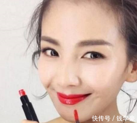 刘诗诗涂口红攻气十足,杨幂美艳,关晓彤做作