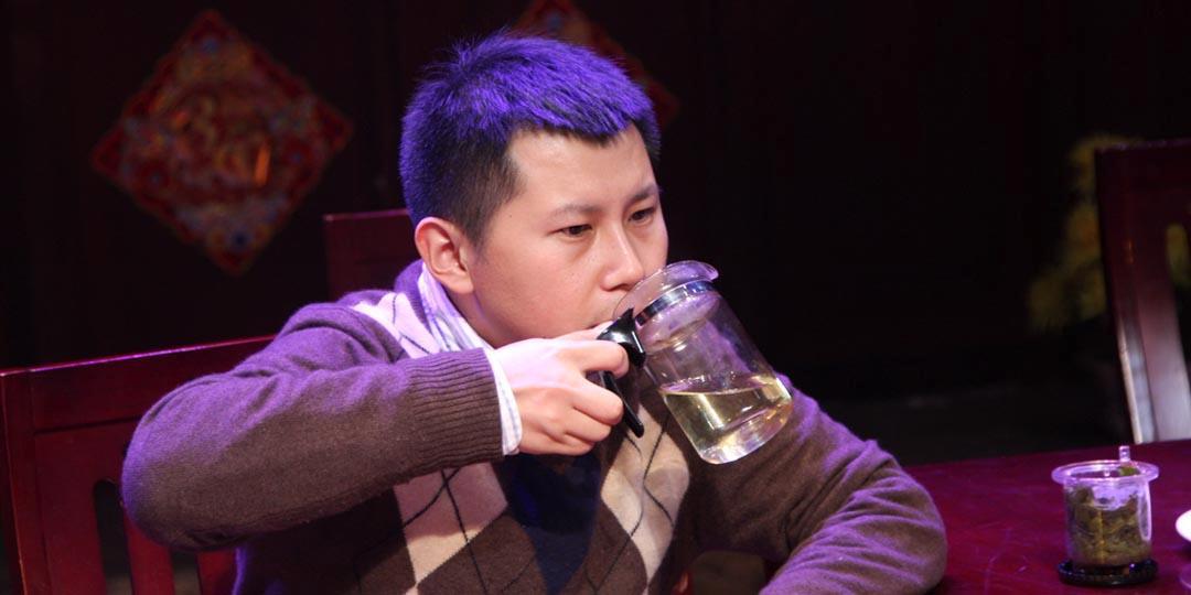 相声《打牌论》表演者:何云伟 刘宸