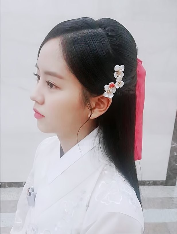 [金所炫][新闻]170418 美翻了的佳恩小姐!拥有精致侧颜的所炫小仙女!