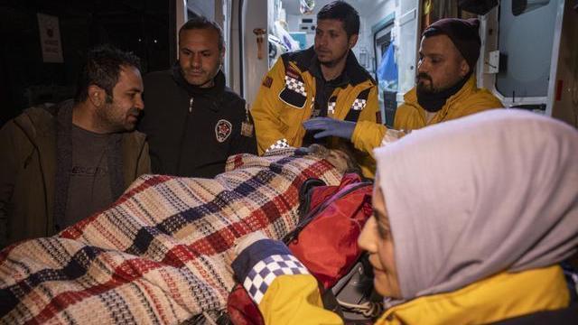 奇迹仍然存在!土耳其多名地震幸存者被埋近三百小时后获救 奇迹仍然存在!土耳其多名地震幸存者被埋近三百小时后获救