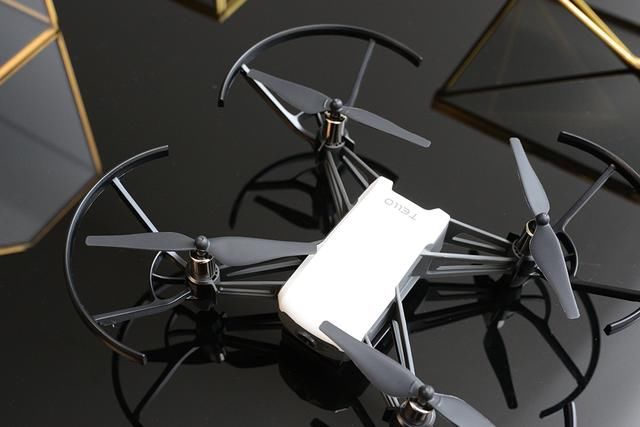 百元机,同样欢乐多:Tello特洛无人机玩转上帝视