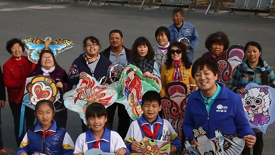 曹宇牵手李家坟村 推广曹氏风筝 曹宇牵手李家坟村 推广曹氏风筝