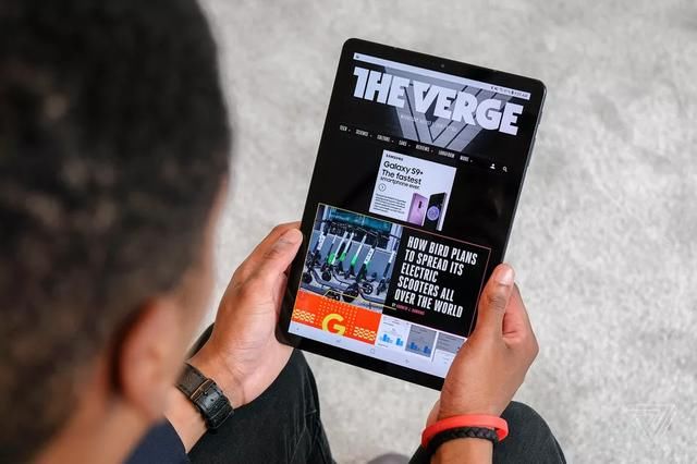 三星发布Galaxy Tab S4 二合一设计对抗苹果iP