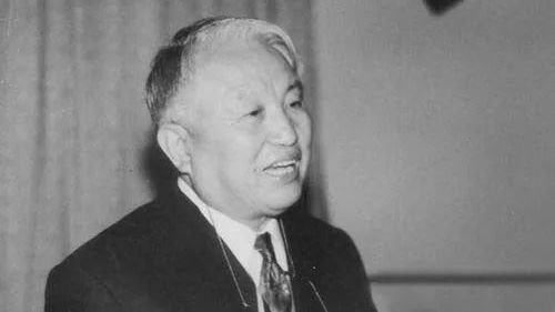 没有经费仍然坚持研究,他揭开了天麻生长全部奥秘,药农为他立碑塑像 没有经费仍然坚持研究,他揭开了天麻生长全部奥秘,药农为他立碑塑像