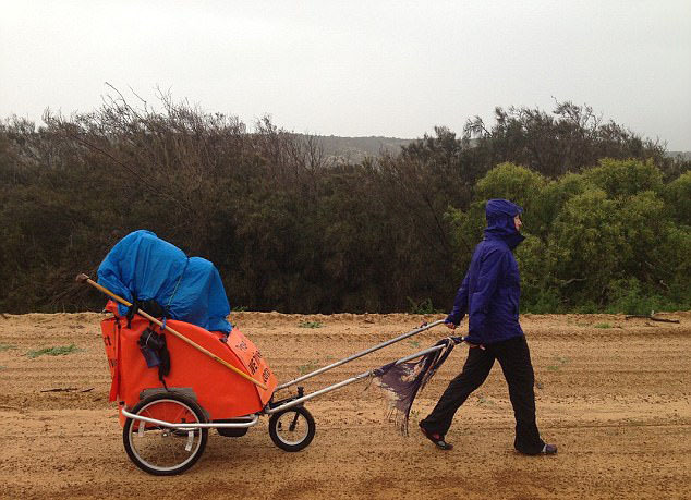 美女子徒步环游世界 直面恐惧总行程超1万公里