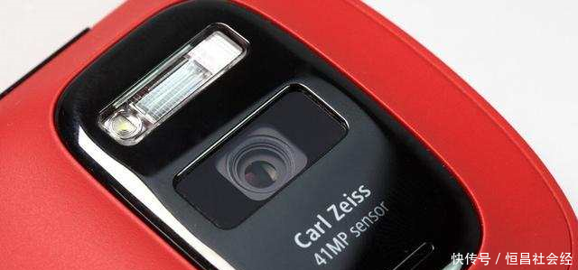卡尔蔡司认证的手机相机和莱卡认证的哪个更牛