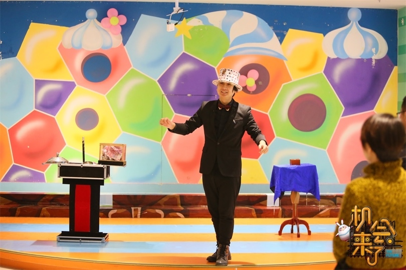 王姬现身《机会来了》 为脑瘫儿童送治愈大礼 王姬现身《机会来了》 为脑瘫儿童送治愈大礼