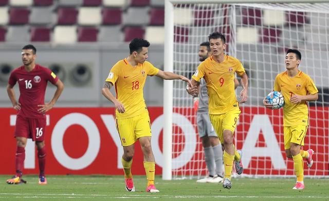 郑智染红武磊绝杀!国足2-1胜卡塔尔无缘世界杯