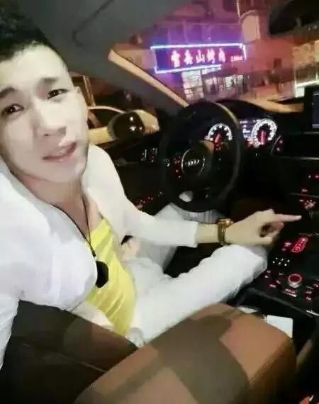 给网红主播刷礼物的人, 现实中过得怎么样?