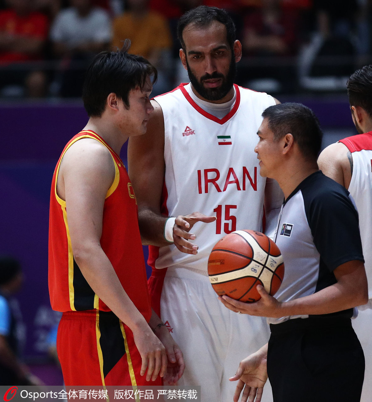 中国男篮逆转伊朗夺金!赛后全场高喊姚明