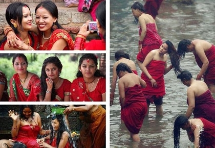 她们往往三五成群，互相帮忙，仔细而艰难地“打理”自己。整个过程都是在那块“布”的遮盖下完成。虽然不像在浴池里那样痛快，但是可以达到同样的效果。