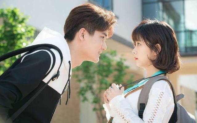 觉得他们两个没有cp感,而且熊梓淇和谭松韵两个人才是大众喜欢的配对