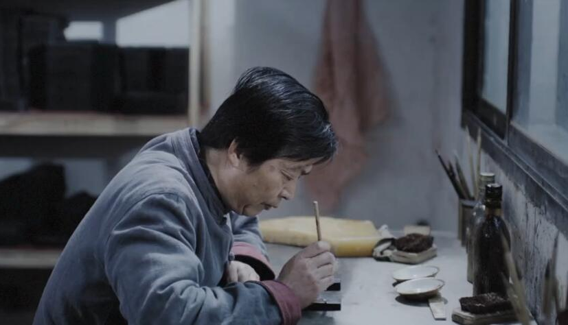 《了不起的匠人》第二季 第10集 徽州制墨师的一百度灰 《了不起的匠人》第二季 第10集 徽州制墨师的一百度灰