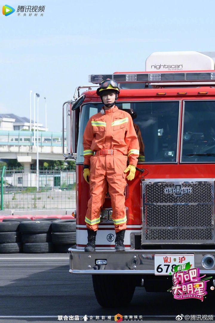 [鹿晗][分享]170703 约吧大明星新海报,又见心动的消防鹿!