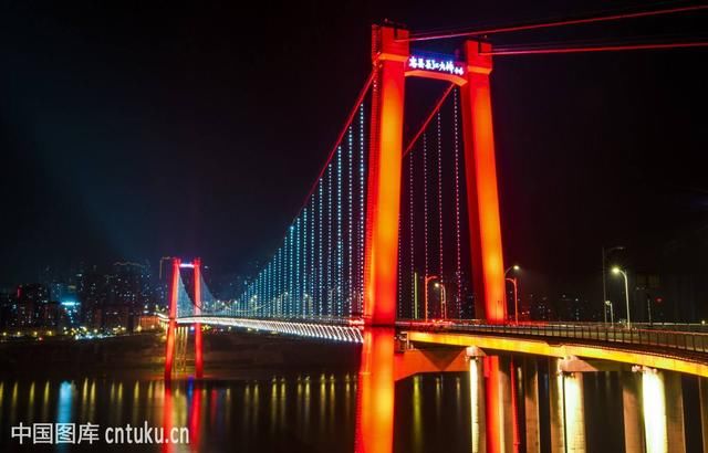 18岁模特一丝不挂从20楼坠落,去世前与富商夫