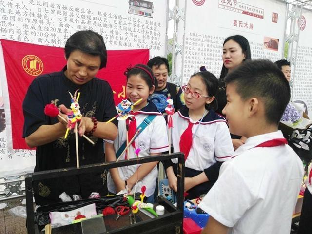 安徽省非物质文化遗产殷派面塑传承人殷铤崴相