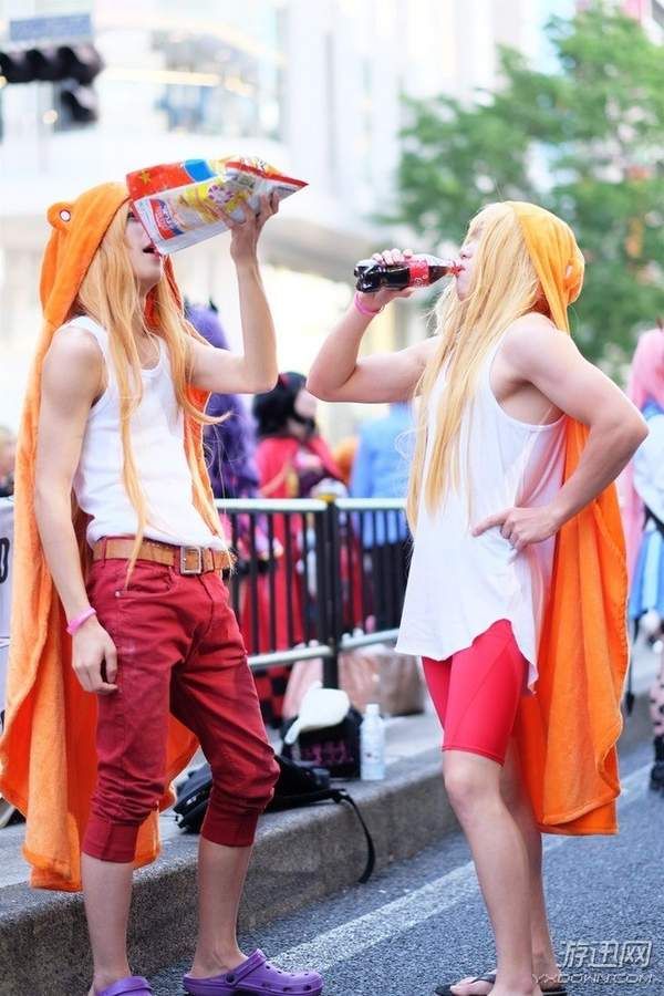 11区肌肉男cos《干物妹!小埋》小埋 大胸肌免费摸