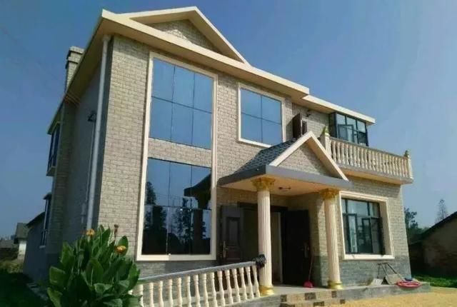 出嫁女儿盖2层半别墅给父母养老,总共花了27万