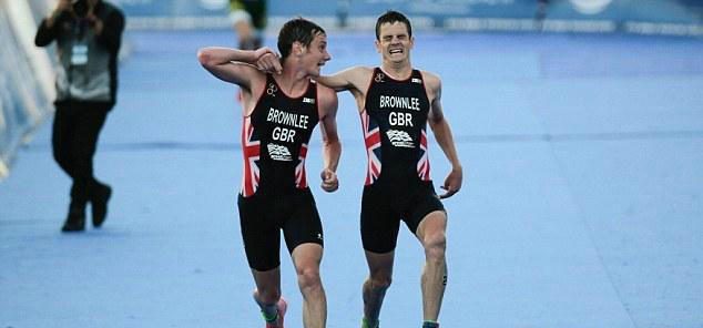 近日在墨西哥举行的一场世界铁三系列赛中,来自英国的布朗利兄弟就