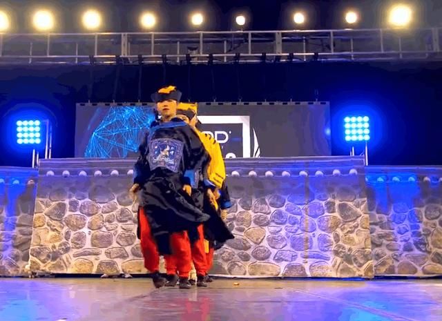 韩国人照搬林正英的僵尸道长造型跳机械舞,得