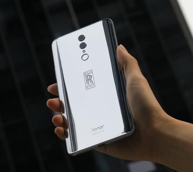 可能是荣耀最贵的大屏手机:荣耀note10将出劳