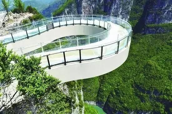 玩的就是心跳!重庆首个5D玻璃桥景区下月开园