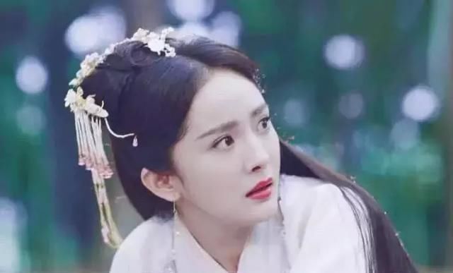 杨幂的话题女王真不是白叫的,《扶摇》更新连