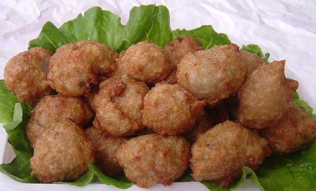 大多时候猪肉馅大家都会做成饺子吃的,其实白萝卜加上猪肉馅,不只是