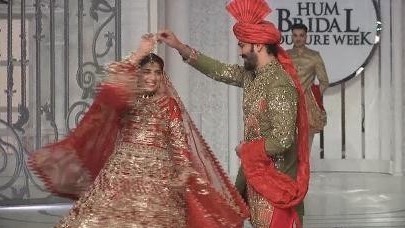 太美了!巴基斯坦新娘时装周: 模特身穿华美婚纱展现独特民族风尚 太美了!巴基斯坦新娘时装周: 模特身穿华美婚纱展现独特民族风尚