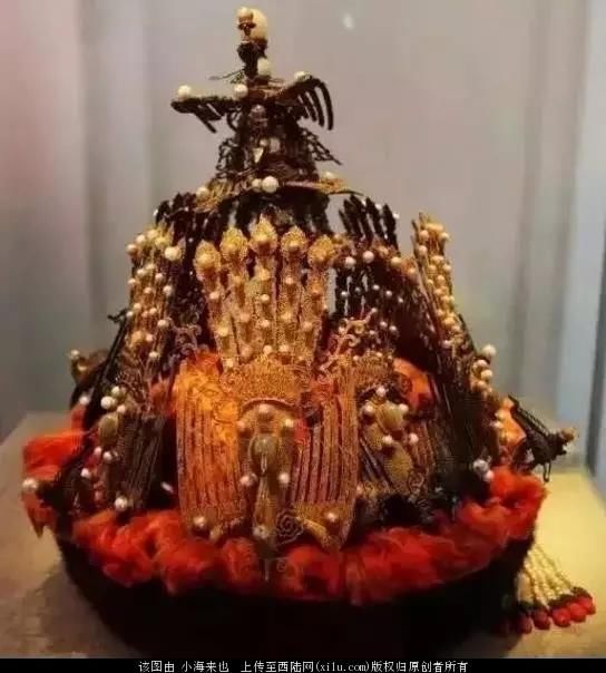 老外坐故宫龙椅竟离奇死亡,灵异背后太吓人