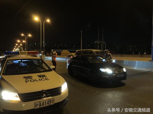 安徽记者赴沪 异地随警夜查酒驾违法行为 看上