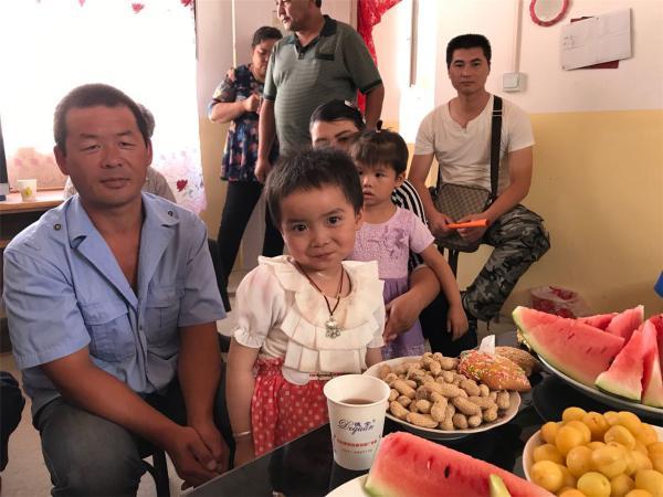 新疆多元文化家庭折射中国