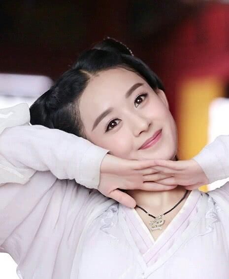 赵丽颖和张娜拉同样是娃娃脸,可没有对比就没