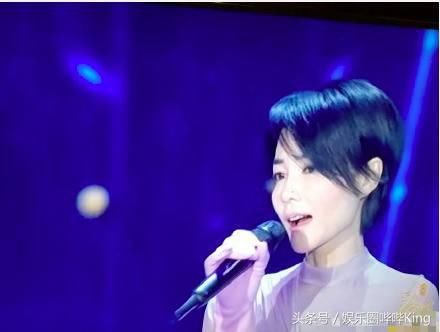 王菲春晚唱《岁月》丢掉一段歌词?网友:你已经