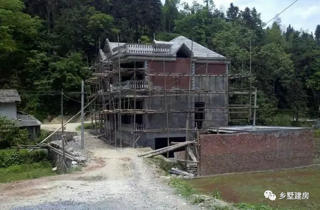 小伙农村建房,加装修花35万,媳妇全权监工,完工