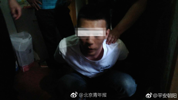北京警方:黑衣男子双井打人者已经到案!