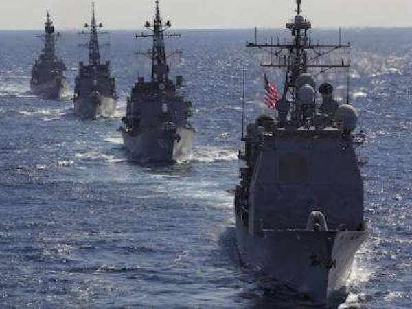 美军舰刚被挤走 俄罗斯就来南海出卖中国
