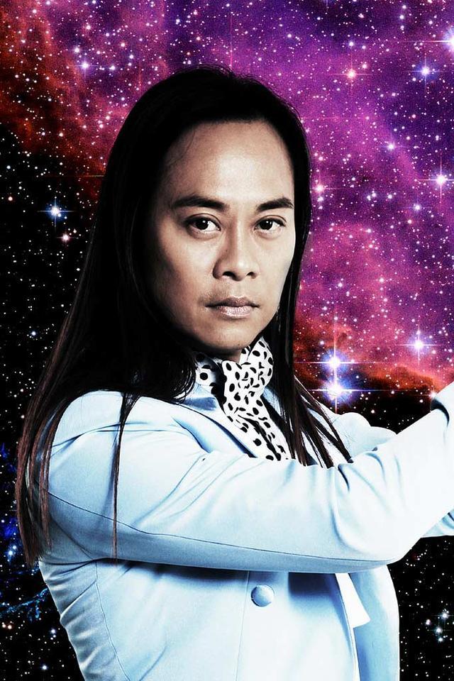 蔡一智右手竟然有6个手指头