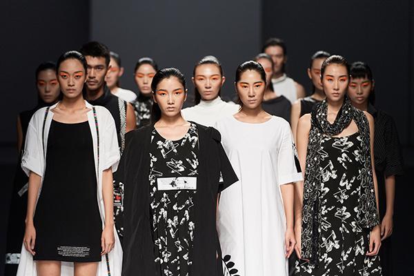 蔡政乾2017女装TSAI 潮牌新品发布 打破固有标签做自己