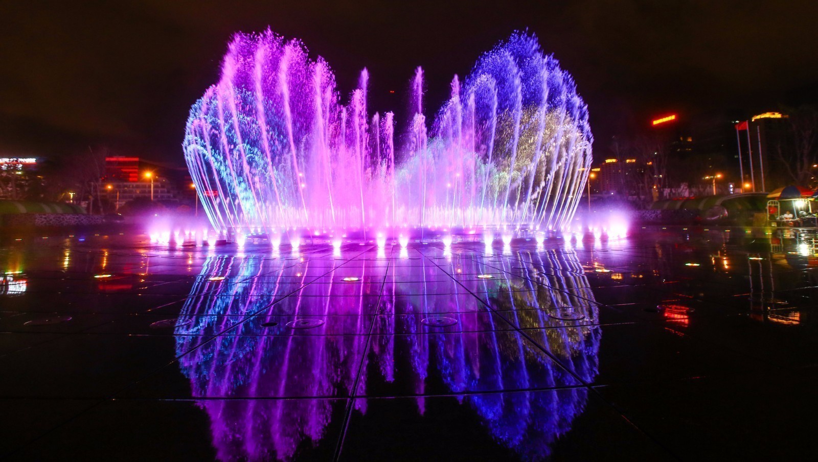 2023亚洲第一高喷泉游玩攻略,特别是市区内，每晚8-8.30分...【去哪儿攻略】