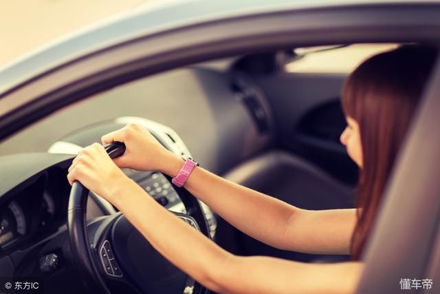 为什么你一开车就会腰疼?保持什么样的姿势不