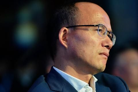 上海2018第一男首富,目前身价873亿,爱妻是位