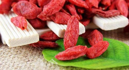 枸杞子能和蒲公英一起泡水喝吗枸杞子和蒲公英