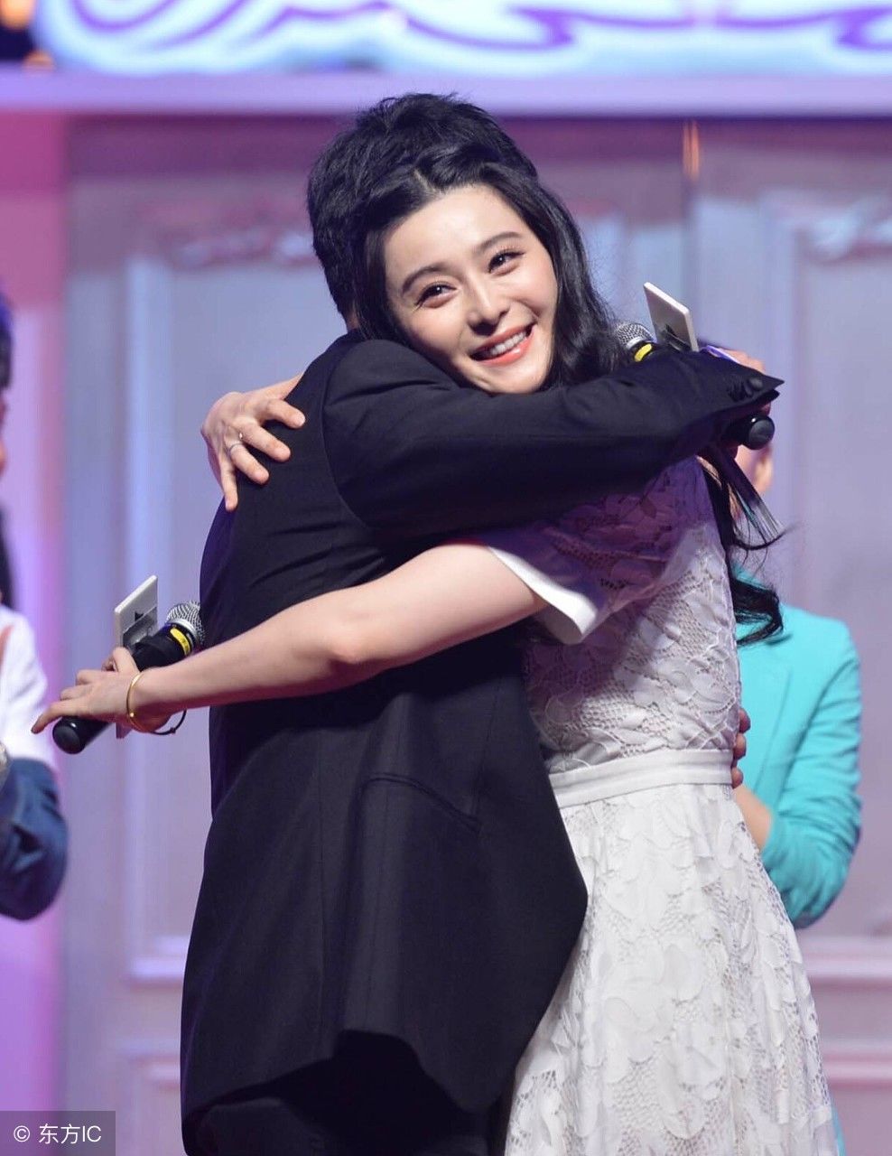 盘点范冰冰与男星参加活动亲密瞬间,谁能猜出