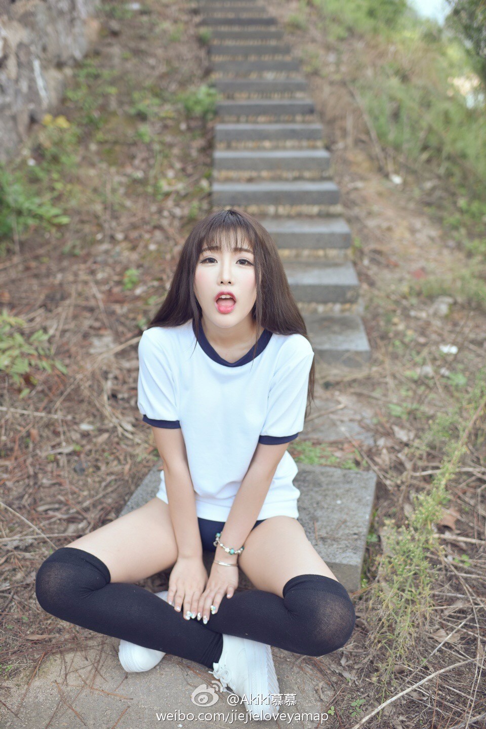 申花悍将娇妻日系写真 小嘴微张待哺惹心动