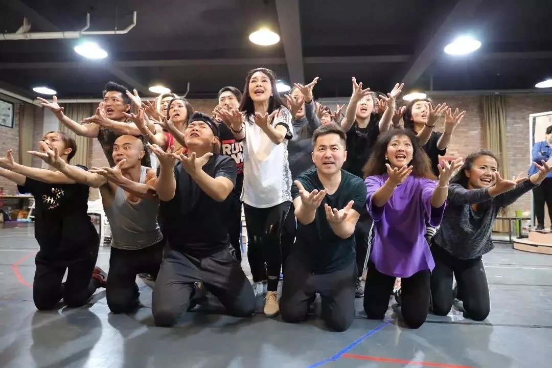 《妈妈咪呀!》探班记 | 一场爱与温暖的交融碰撞